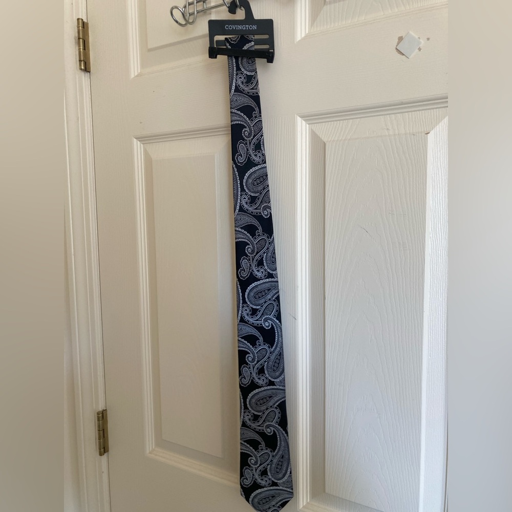 Covington Classic Black and Grey Paisley Tie